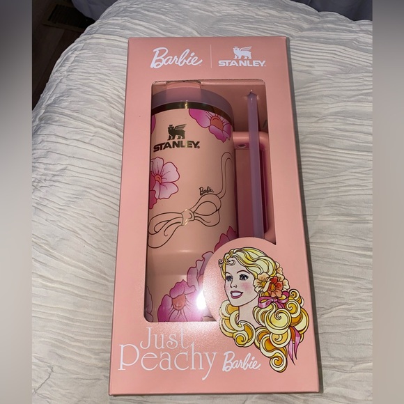 NEW Stanley x Barbie Just Peachy Barbie 80S PEACHES ’N CREAM QUENCHER 40 OZ - Picture 4 of 15